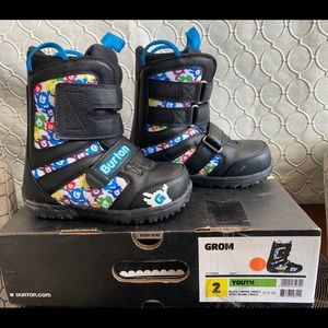 Burton Grom Snowboard Boots Kids Boys Girls Child Size 2 with Original Box